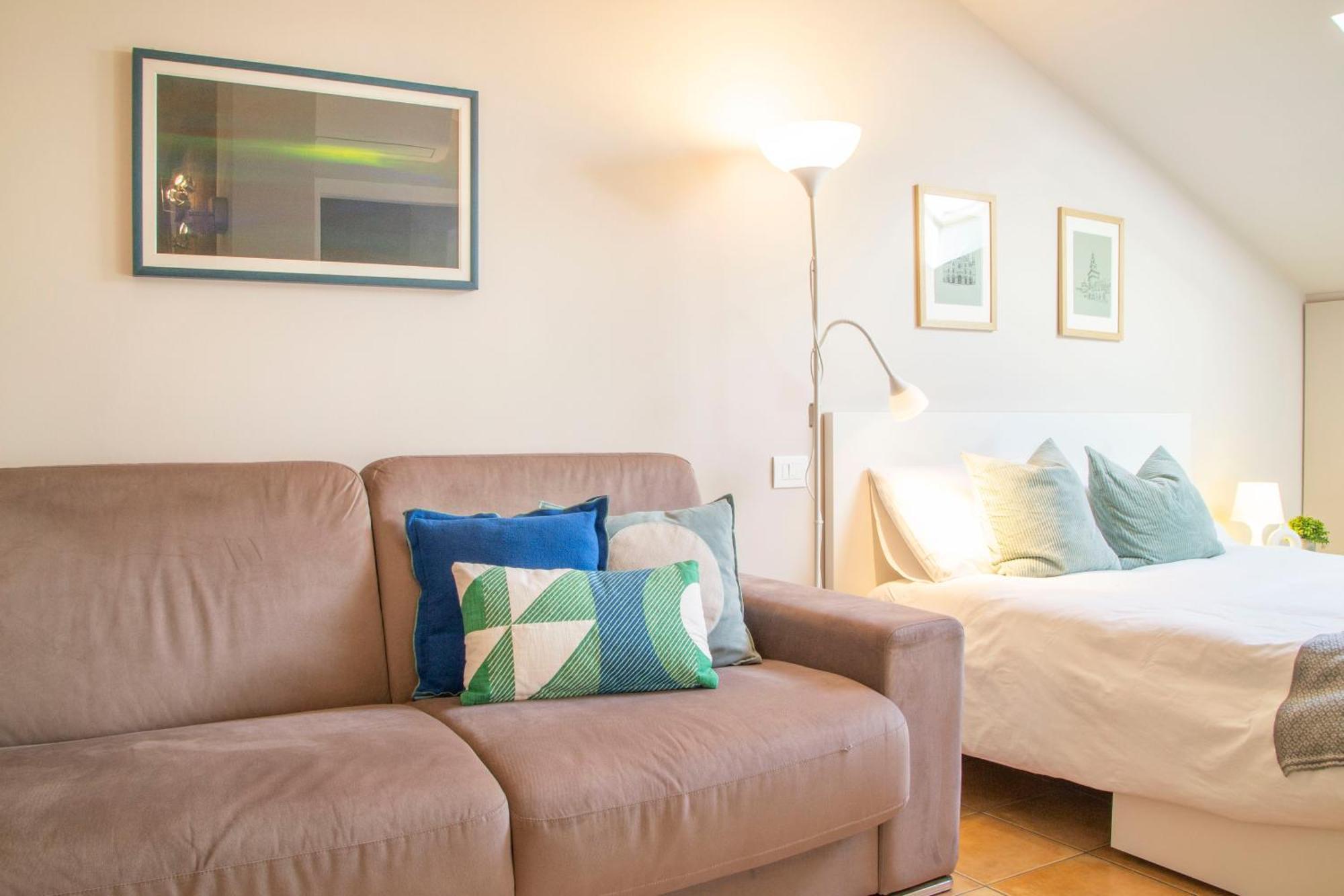 Small Island In Apartment Mailand